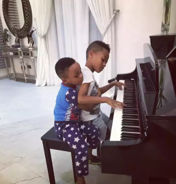 Aww, check out this cute photo of Peter & Paul Okoye